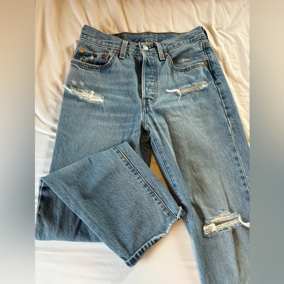 Barely worn levi’s jeans - Picture 8 of 9